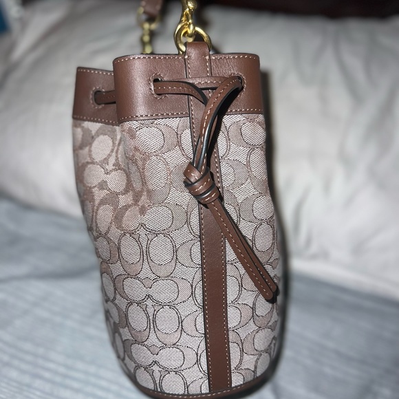 New COACH Small Field Bucket Bag In Signature Jacquard - Picture 4 of 5